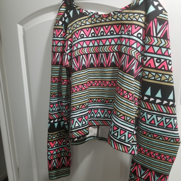 Aztec crop top - Picture 2 of 2
